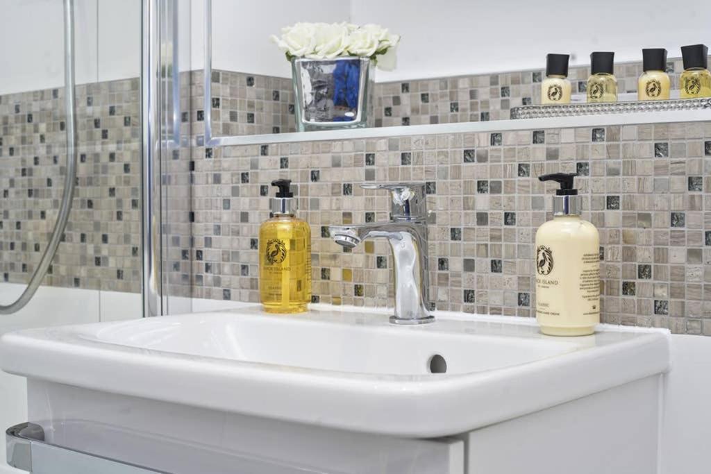 Flat 3 Bridge House Apartman Staines-upon-Thames Kültér fotó
